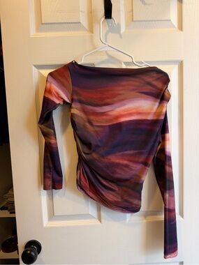 Long-Sleeve Women's Abstract Wave Print Top in Multi-Color